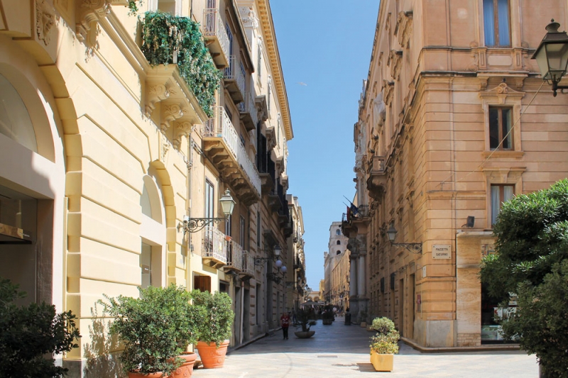 Bianca come il sale, rossa come il corallo: Trapani